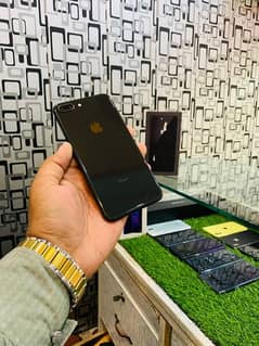 Iphone 8 plus 64gb Factory Unlock ( Non PTA Sim Time Over