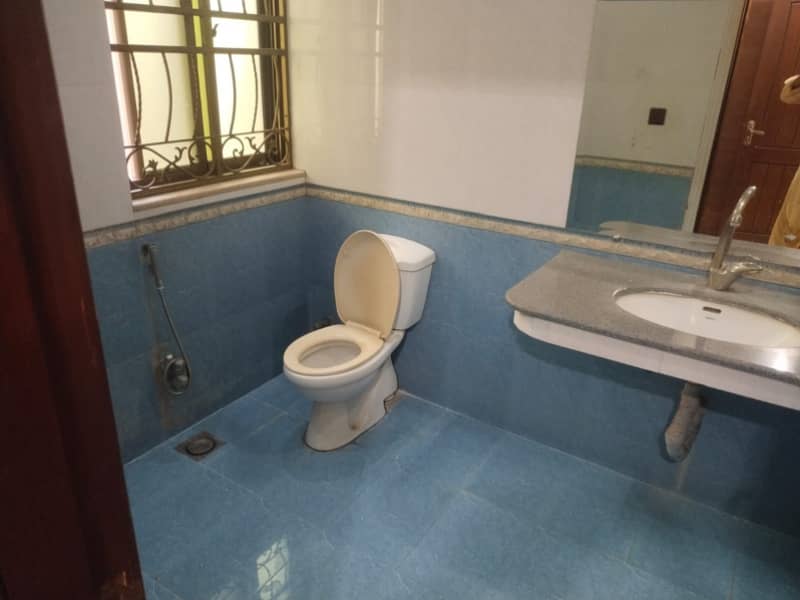 1 Kanal Upper Portion For Rent In DHA Phase 3,Block W, Reasonable Price And Suitable Location Pakistan Punjab Lahore. 3