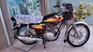 Honda cg 125
2021 model 
Blakc colour

Bahawalpor number