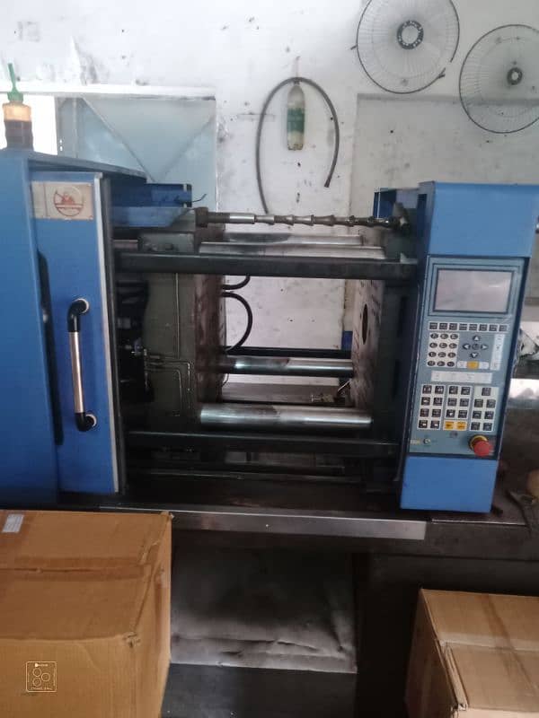 injection molding machine 5