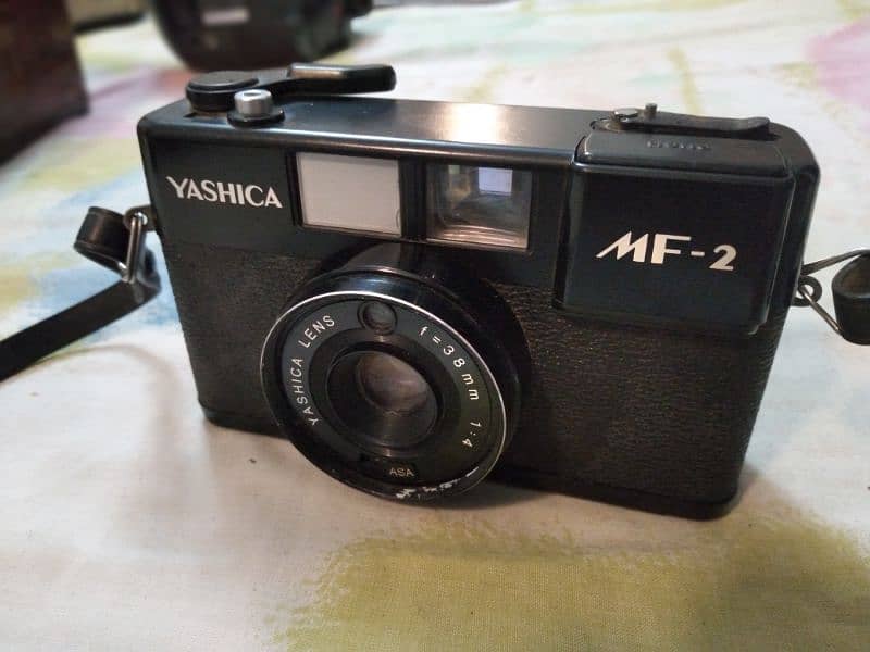 vintage RF camera Yashica MF2 collector's 3