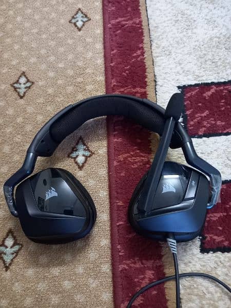 Corsair Void Elite Gaming Headset 1