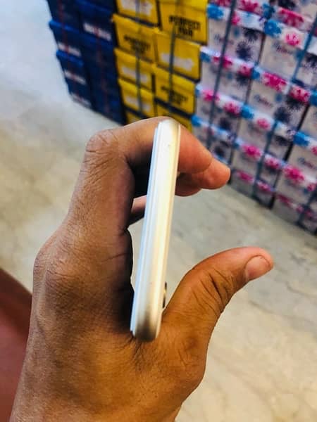 I phone 64 GB 3