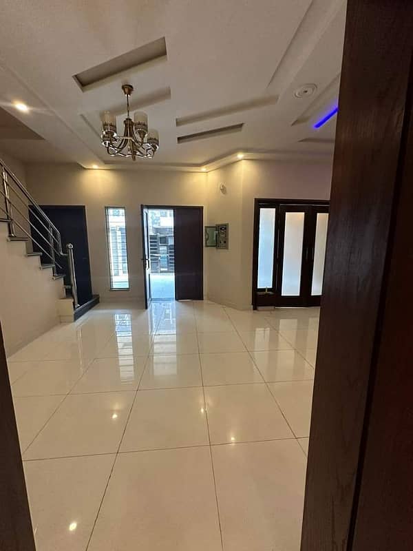 01 Kanal Slightly Used Modern Design House For Rent In DHA Phase 3 Block-Z Lahore. 11