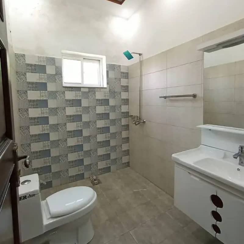 10 Marla House For Rent In Paragon City Lahore 8