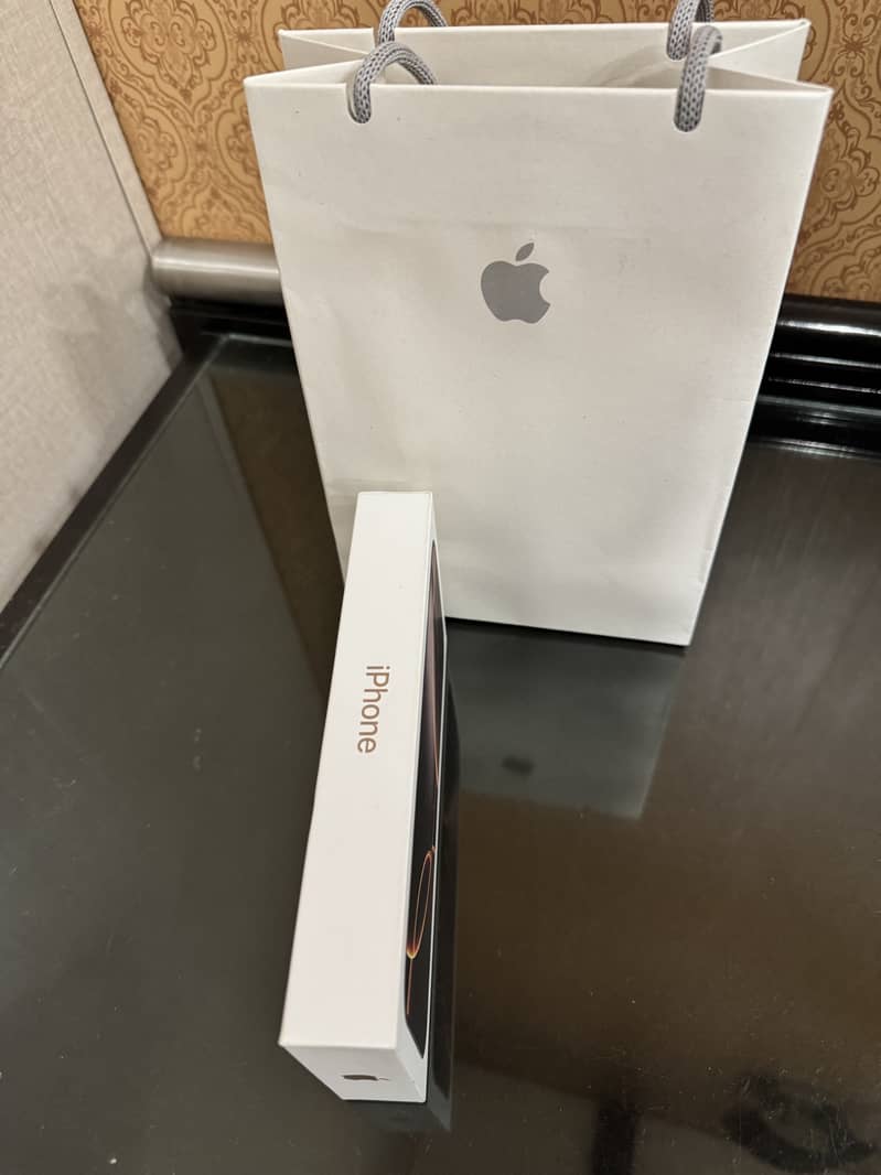 iPhone 16 Pro Max Desert Titanium 256gb 2