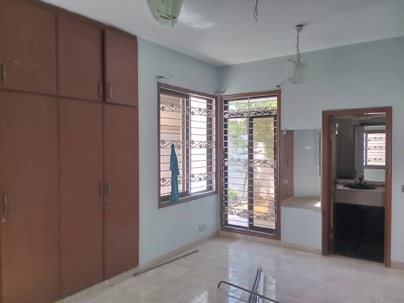 DEFENCE PHASE 6 500 YARDS BUNGALOW ON RENT. 3