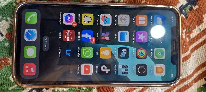 iphone 11 pro good condition in health 77 storage 256 GB 9