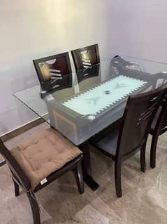 Dinner table 6 seater