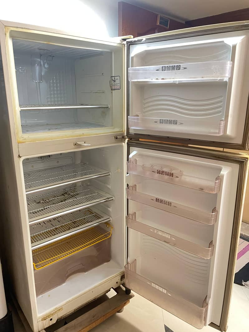 Dawlance fridge in good condition 2