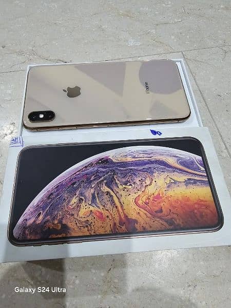 Apple iPhone XS MAX 1