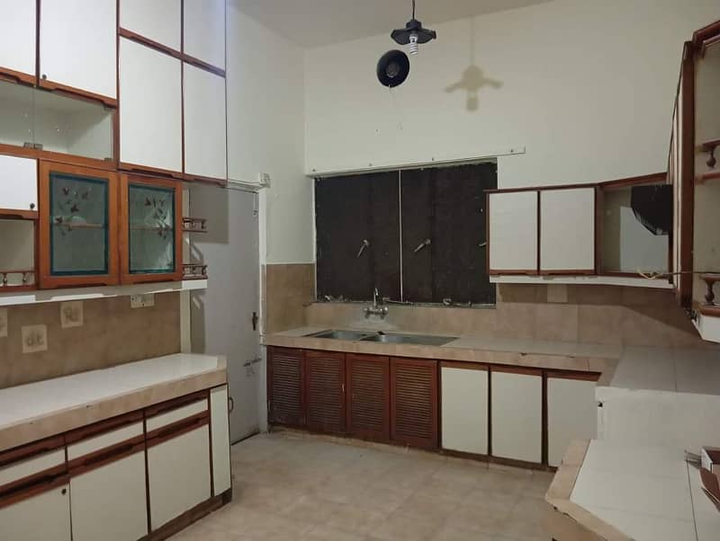 10 marla house for rent in faisal town for family and call center software house Academy setup or any commercial activity 7