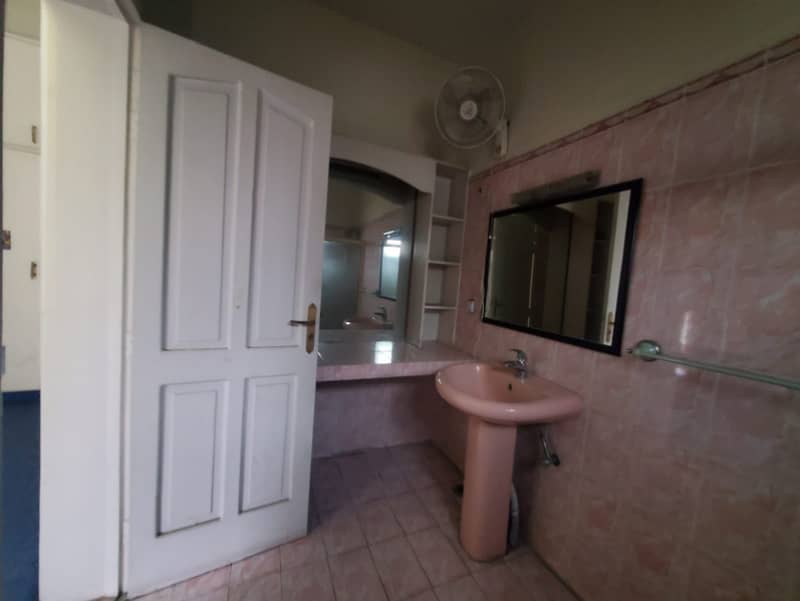 1 Kanal Upper Portion For Rent In DHA Phase 2,Block T, Reasonable Price And Suitable Location Pakistan Punjab Lahore. 2