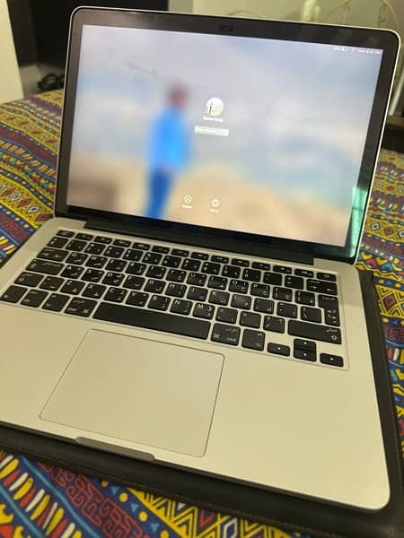 Mac book pro 2015 Model 13 inches screen 8GB RAM 1