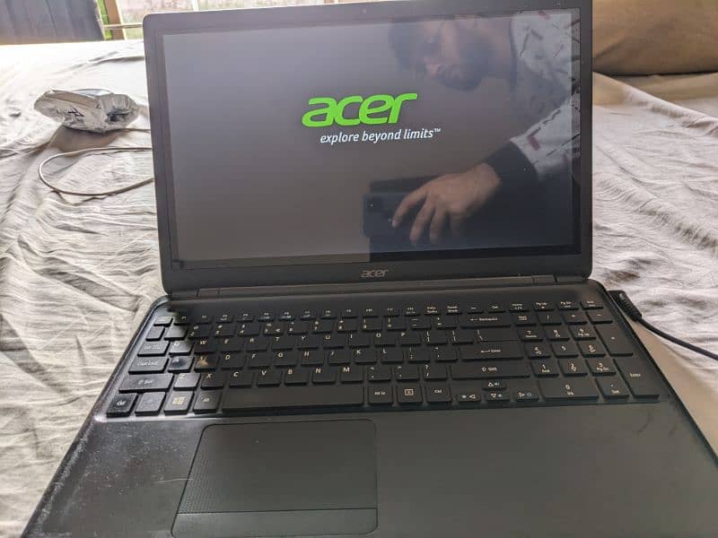 Acer aspire E1 V5WE2 touch screen 4