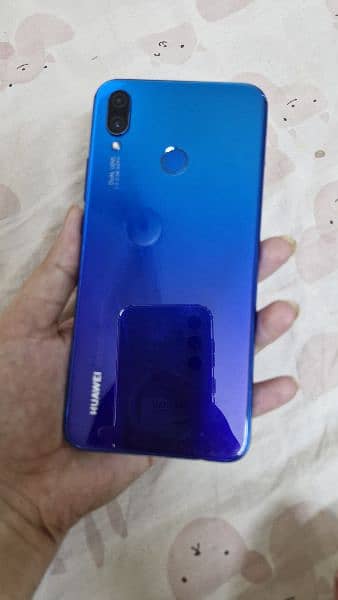 Huawei Nova 3i in scratchless condition - used 1