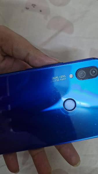 Huawei Nova 3i in scratchless condition - used 5