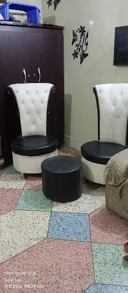 I am selling these  cofi chairs.             v c vvvv 1