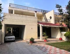 22.5 Marla Old House For Sale in Main Cantt