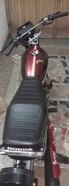 honda 125 model 2023 only 1700 km driven not single scratch