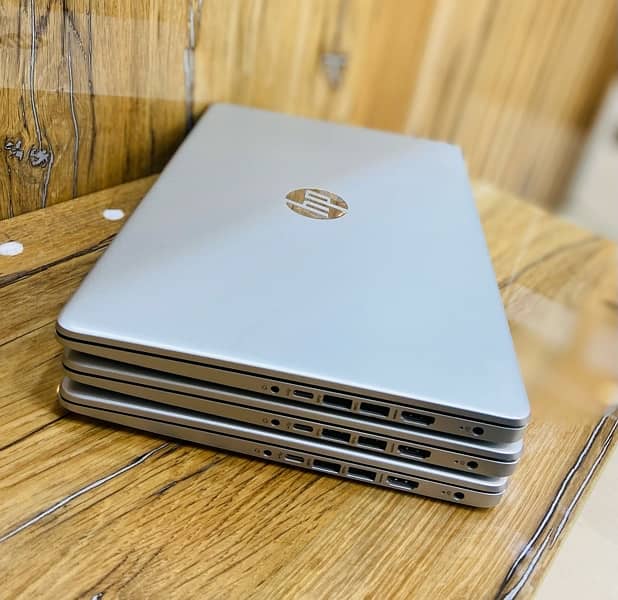 Hp 14s AMD Ryzen 5 5500U 16Gb Ram 256Gb SSd  AMD Radeon Graphics 5