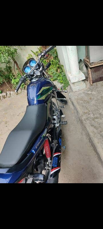 cb 125 F condition like new 23 model 24 seril 4