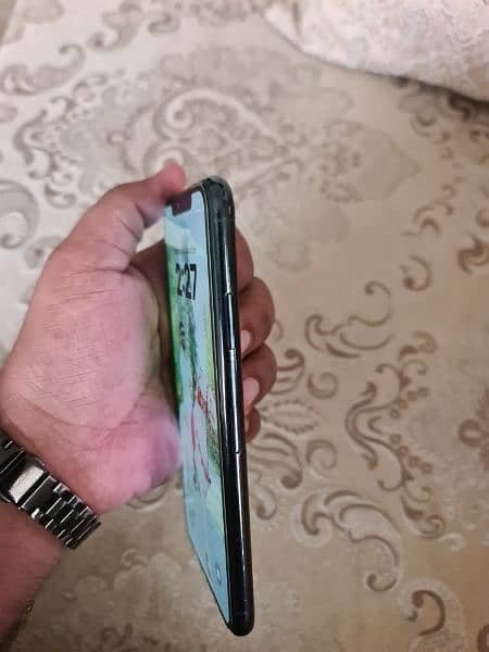 i want to sale my Iphone 11 Pro max 64GB PTA Approved 4