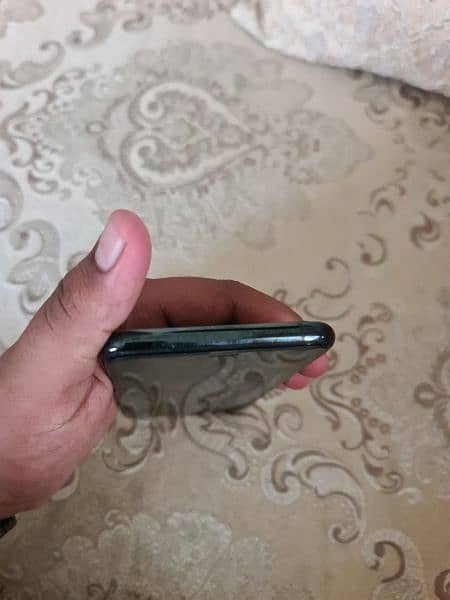 i want to sale my Iphone 11 Pro max 64GB PTA Approved 5