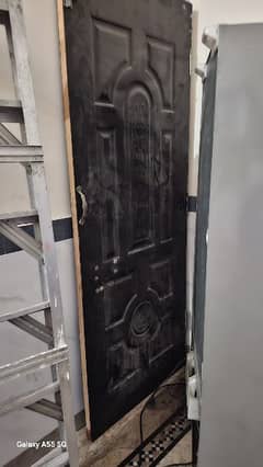 Door size 6.10 ×2.8 like a new