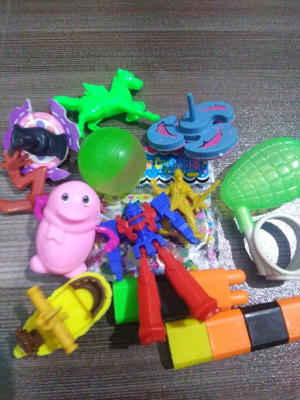 CRAZY egg toys 7 +5 extra toys 7