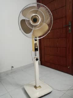 Standing japanese fan