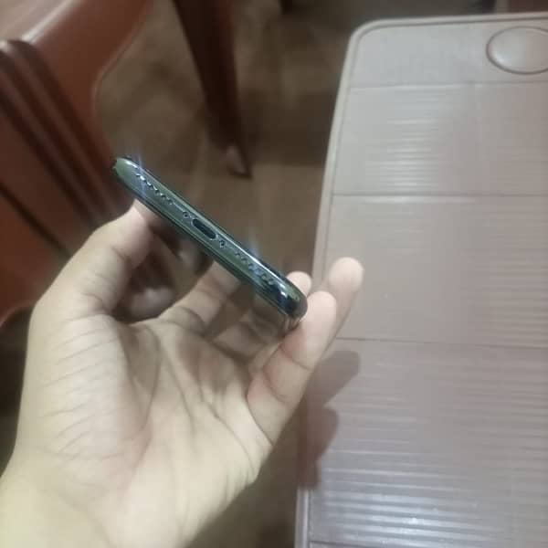 iphone x 64 gb scratchless condition 10 /10 2