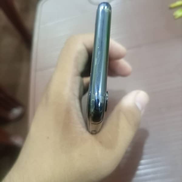 iphone x 64 gb scratchless condition 10 /10 3