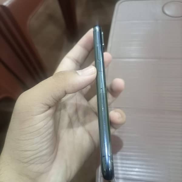 iphone x 64 gb scratchless condition 10 /10 7