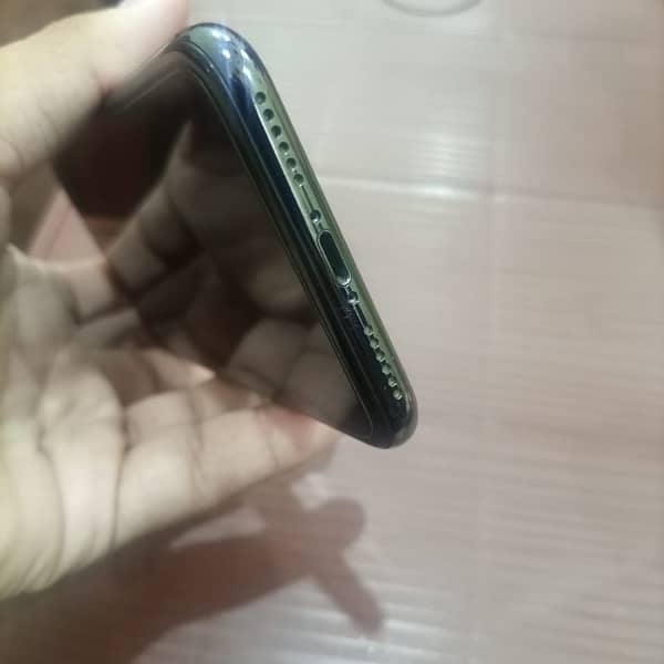 iphone x 64 gb scratchless condition 10 /10 8