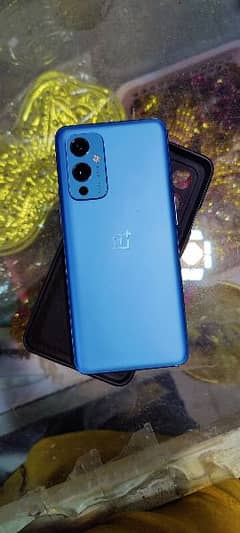 AOA I am selling oneplus9 storage 12/256 dual sim good condition