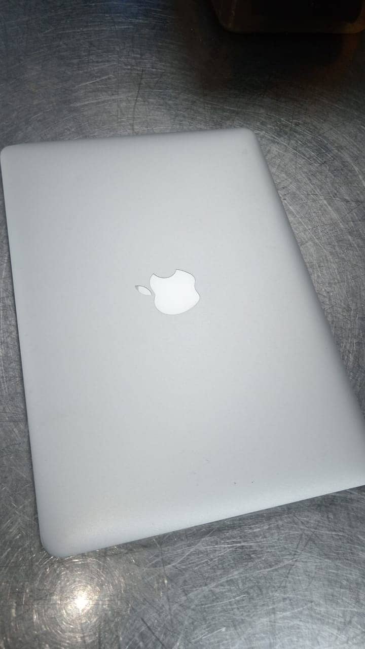 Mac Book Air 2016 13" i5 Os X Yosemite 8th Generation 2