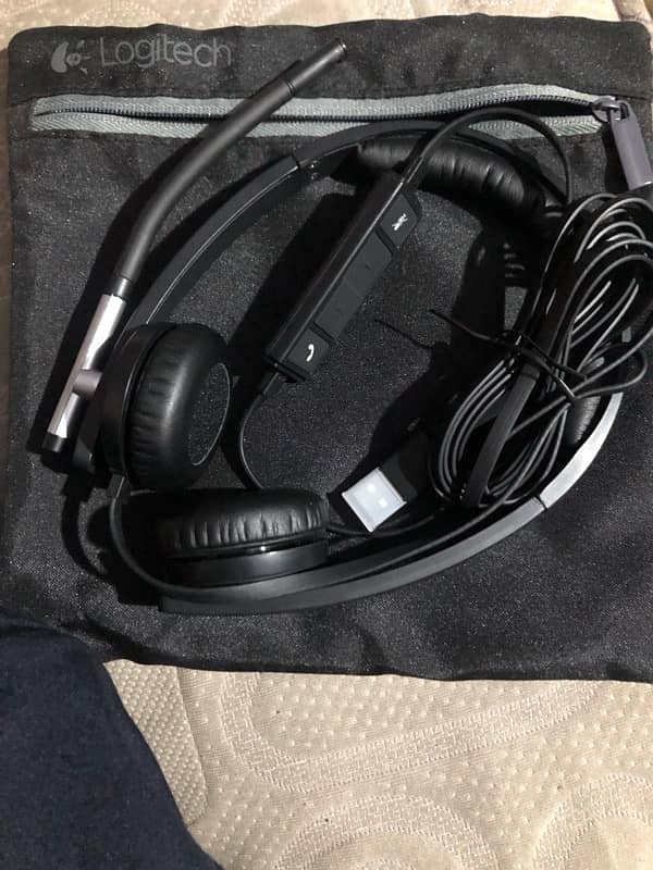 logitech Hs650e calling headset 1