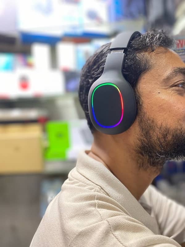 wireless headphones With RGB Lighting 1