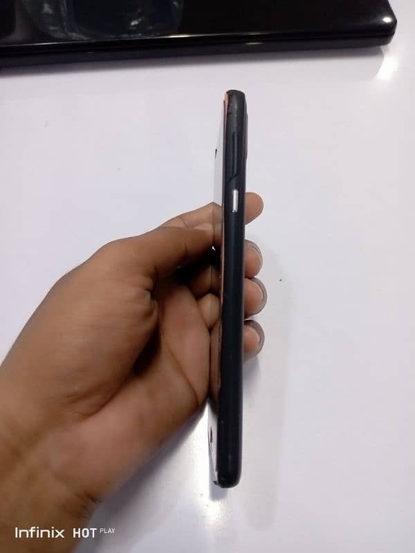 Aquos R2 4 64 non pta in good condition 2