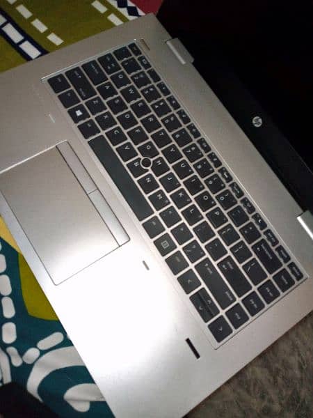 Hp laptop 
i5.8th 
16gb ram
256. gb. ssd 2