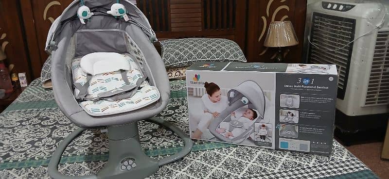 Mastela Deluxe Multi-Function Bassinet 3 in 1 for sale 0