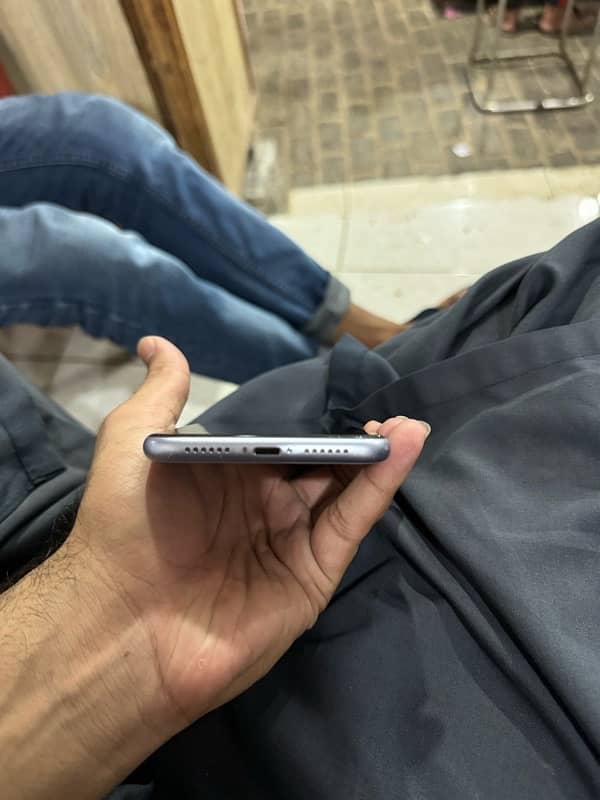 Iphone 11 Non PTA 4