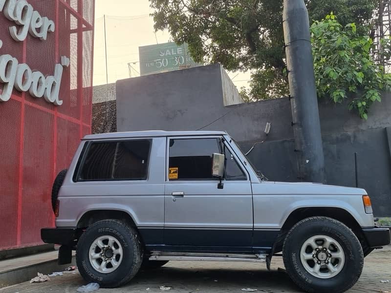 Mitsubishi Pajero 1986 7