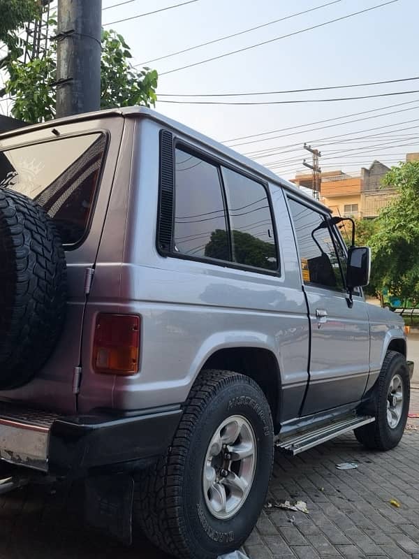 Mitsubishi Pajero 1986 8