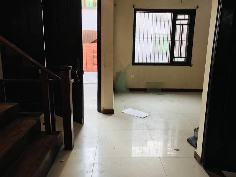 Defence DHA phase 5 badar commercial 3 bed D D apartment 1rst floor family building at good location available for rent 2