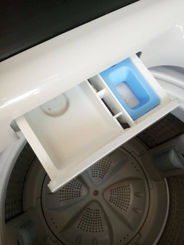 HAIER FULLY AUTOMATED WASHING MACHINE HWM 85 6