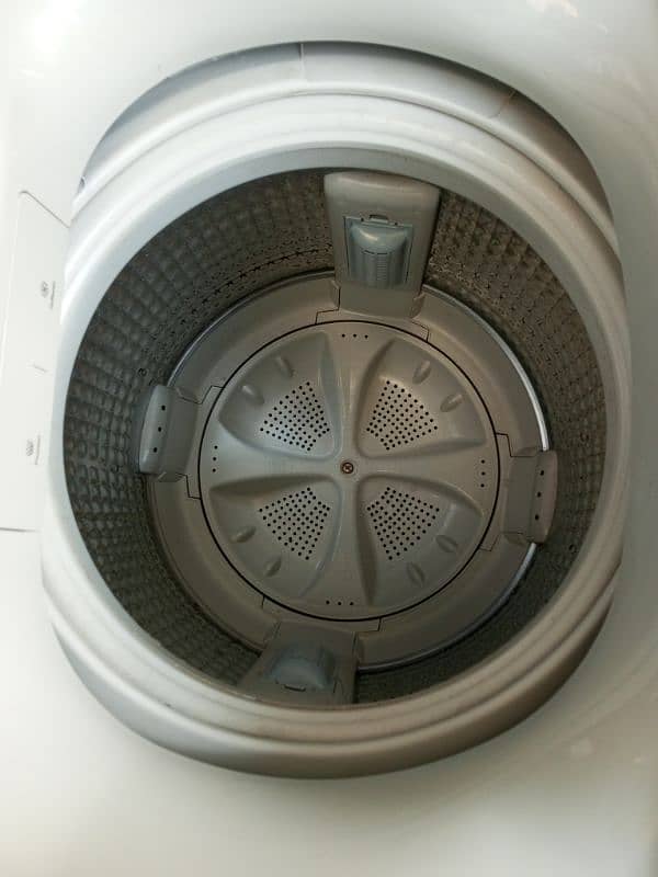 HAIER FULLY AUTOMATED WASHING MACHINE HWM 85 7