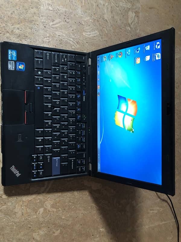 Lenovo Thinkpad x220 i5 2nd Gen 4GB / 320GB 2