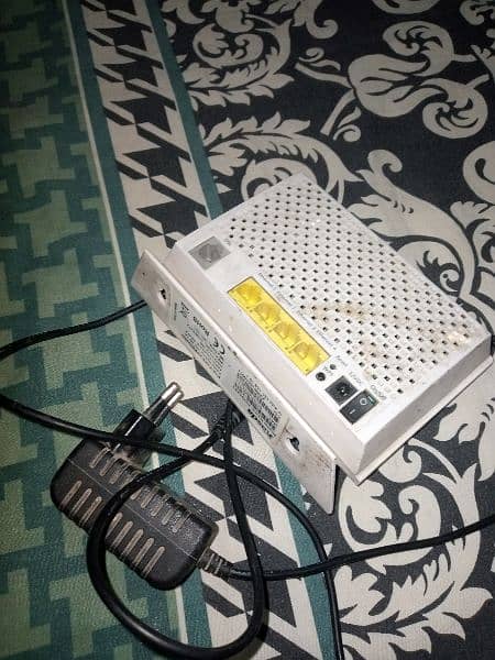 PTCL ROUTER WITH CHARGER 1